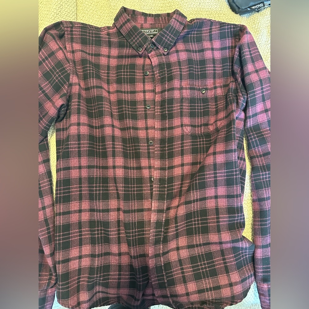 Men’s button down. In great condition!
